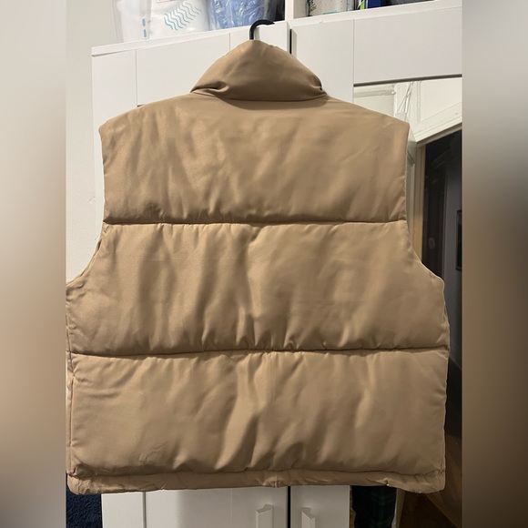 Amazon Cropped Puffer Vest - Picture 5 of 6